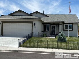 175 Walnut Dr in Fernley, NV - Building Photo