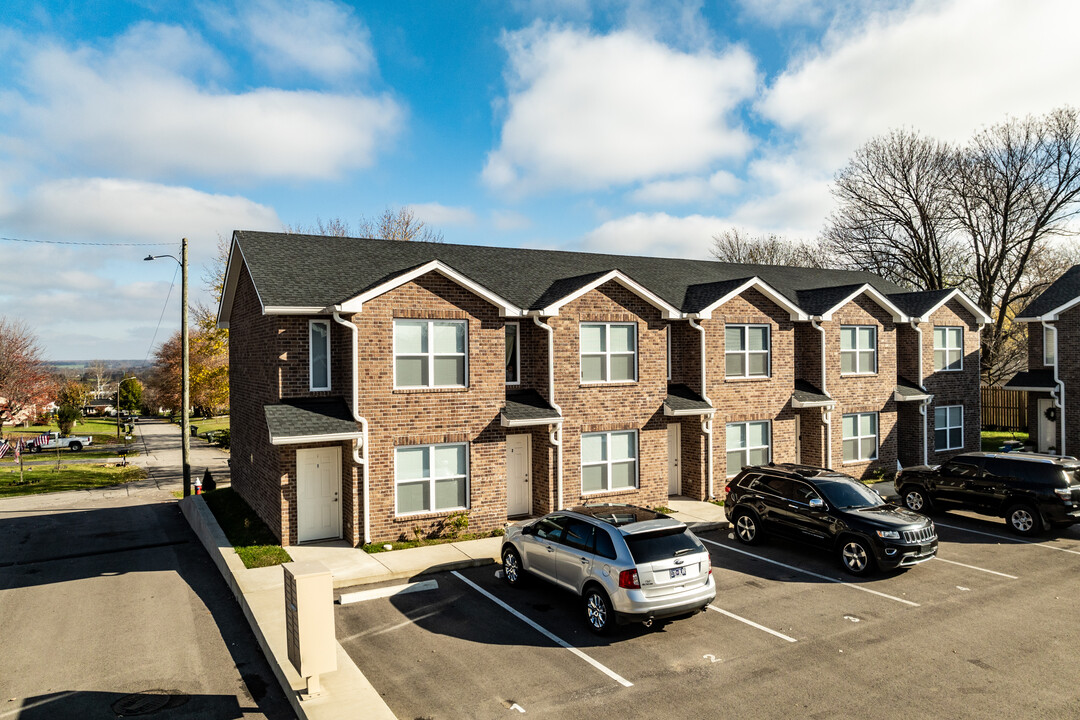 201 Crescent Dr in Springfield, TN - Foto de edificio