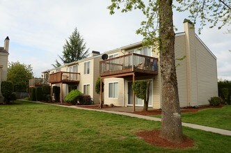 Mountain View Apartments in Canby, OR - Building Photo - Building Photo