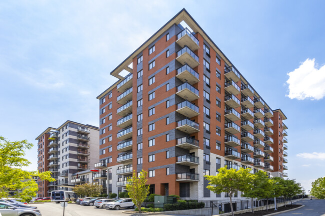 8400 Saint-Charles in Brossard, QC - Building Photo - Building Photo