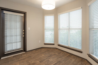 Ovation Apartments in Austin, TX - Building Photo - Interior Photo