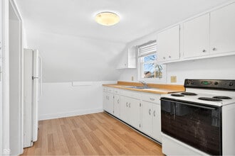 930 7th St, Unit B in Columbus, IN - Building Photo - Building Photo