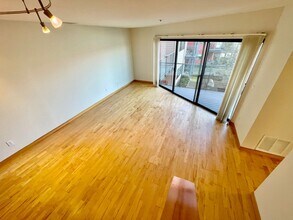 910 NW Naito Pky in Portland, OR - Building Photo - Building Photo