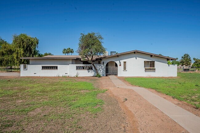 834 N Constellation Way in Gilbert, AZ - Building Photo - Building Photo