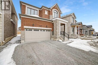 448 Kennedy Cir W in Milton, ON - Building Photo - Building Photo