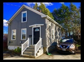 252 Grove St in Woonsocket, RI - Building Photo