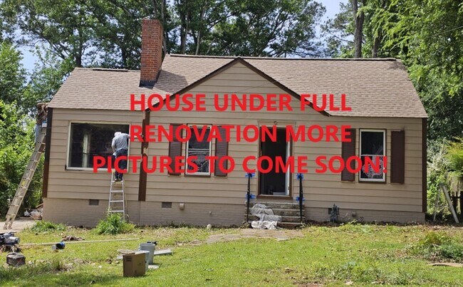 property at 1215 Lyndale Dr SE