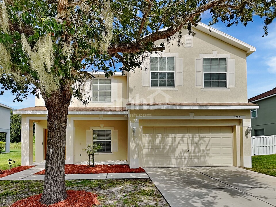 7702 Dragon Fly Loop in Gibsonton, FL - Building Photo