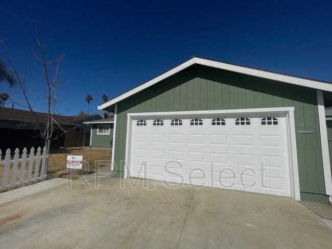 1571 Glidden Ave in Sacramento, CA - Building Photo - Building Photo