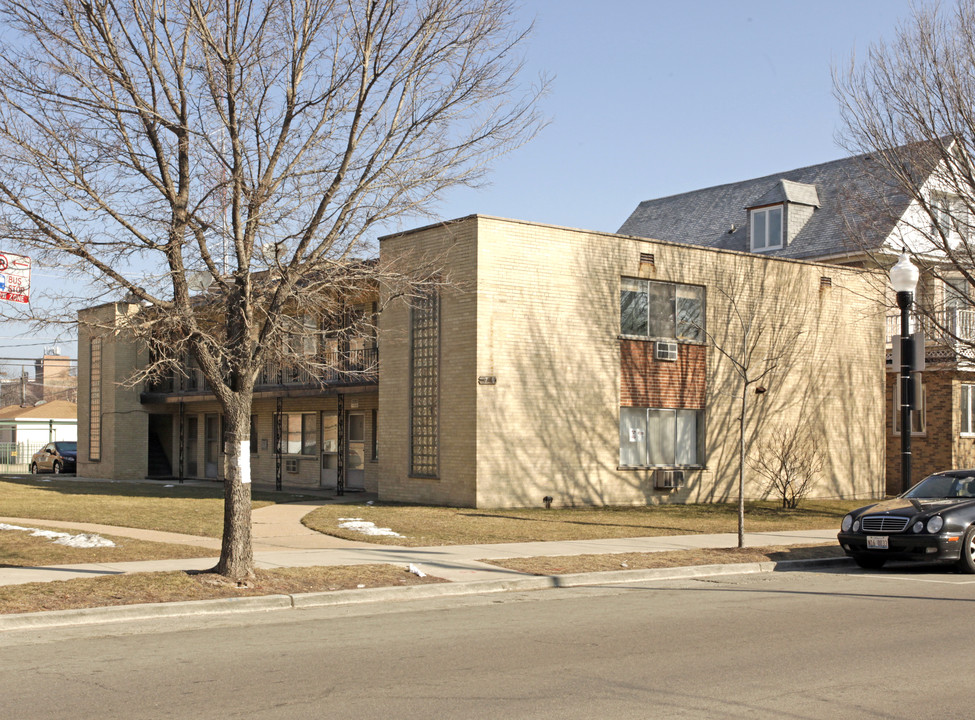 1720 W Devon Ave in Chicago, IL - Building Photo