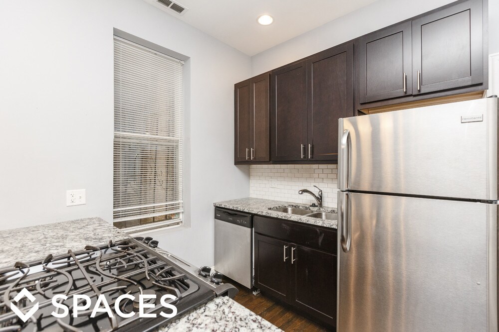 1718 W Pierce Ave in Chicago, IL - Building Photo
