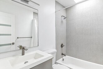 5005 August St in Los Angeles, CA - Building Photo - Building Photo