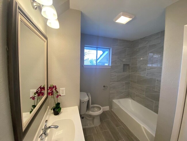 property at 2006 W Northgate Dr