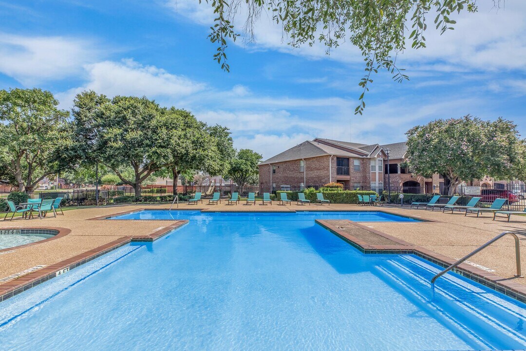 Waterford at Valley Ranch in Irving, TX - Foto de edificio