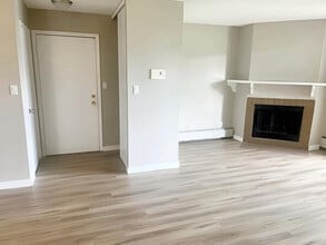 Hermitage Village Apartments in Edmonton, AB - Building Photo - Building Photo