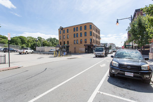 64 Water St in Worcester, MA - Foto de edificio - Building Photo