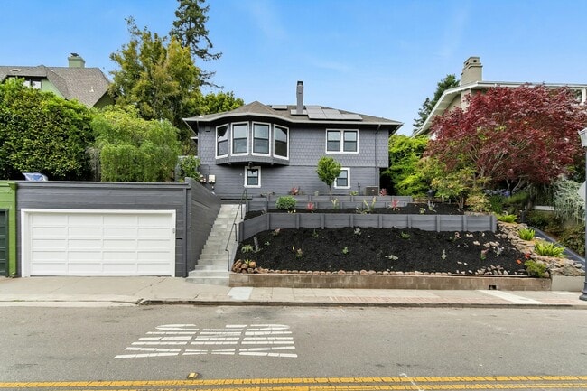 5020 Golden Gate Ave in Oakland, CA - Building Photo - Building Photo