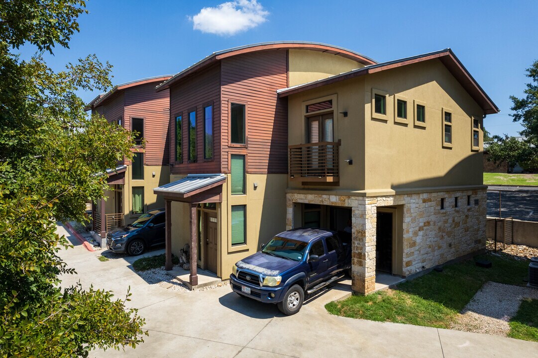 TC Towns on Cumberland in Austin, TX - Building Photo