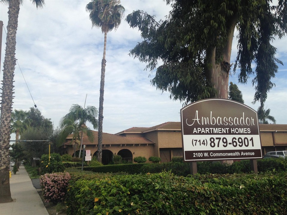 Ambassador Inn Apartments in Fullerton, CA - Building Photo