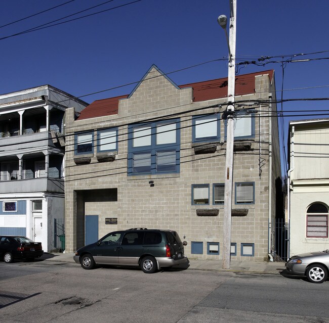 38 Dr Marcus Wheatland Blvd in Newport, RI - Building Photo - Building Photo