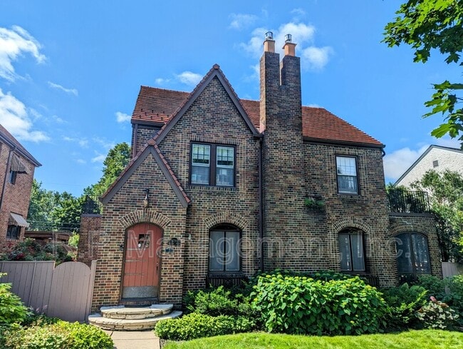 property at 1720 Hillcrest Ave