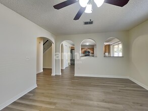 4618 Newbourne Way in Valrico, FL - Building Photo - Building Photo
