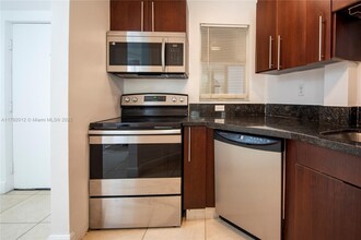 4147 Stirling Rd in Fort Lauderdale, FL - Building Photo - Building Photo