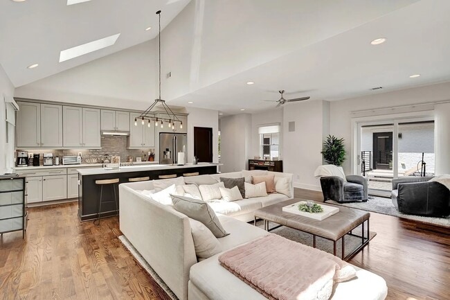 1825 Lombardy Ave, Unit B in Nashville, TN - Foto de edificio - Building Photo