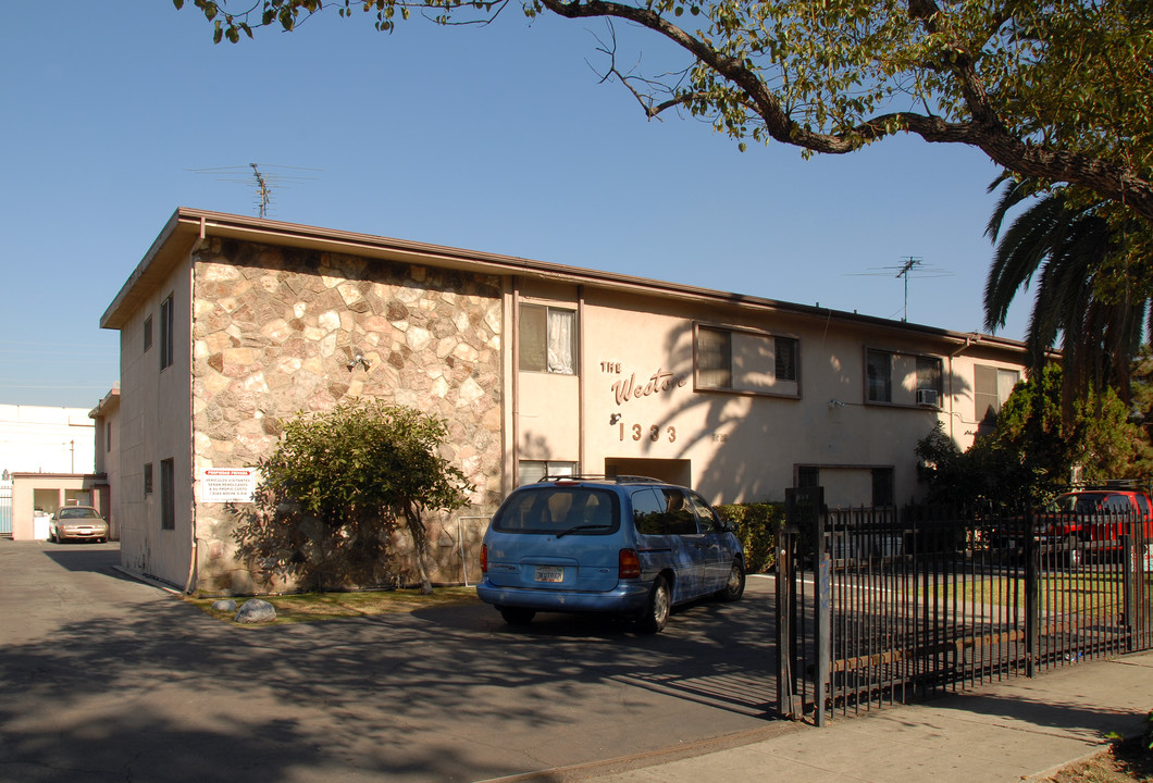 1333 S Westlake Ave in Los Angeles, CA - Foto de edificio