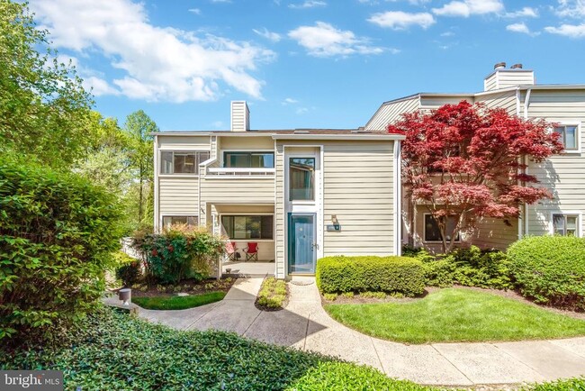 property at 1981B Villaridge Dr
