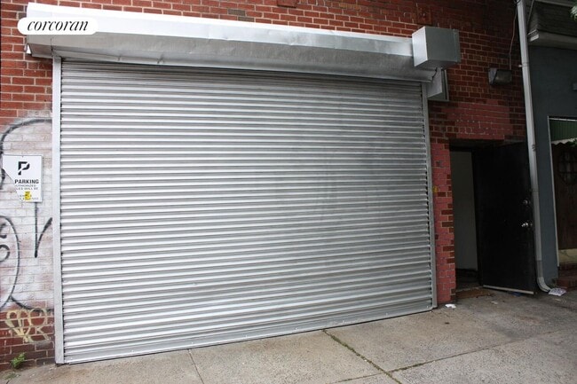 393 Manhattan Ave in Brooklyn, NY - Building Photo - Building Photo