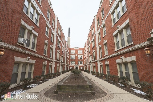 547 W Surf St, Unit A06C in Chicago, IL - Building Photo - Building Photo