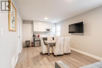 5757 Stanley Ave in Niagara Falls, ON - Building Photo - Building Photo