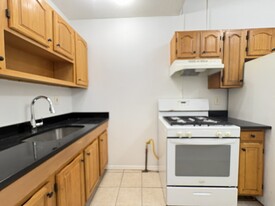 70 Wilkinson Ave, Unit 1 in Jersey City, NJ - Building Photo