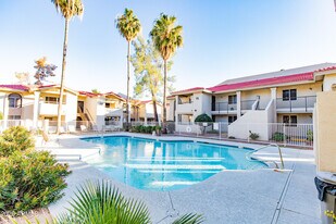 10610 S 48th St in Phoenix, AZ - Building Photo