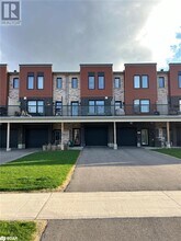 103 Fairlane Ave in Barrie, ON - Building Photo - Building Photo