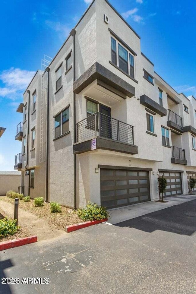 property at 2090 S Dorsey Ln