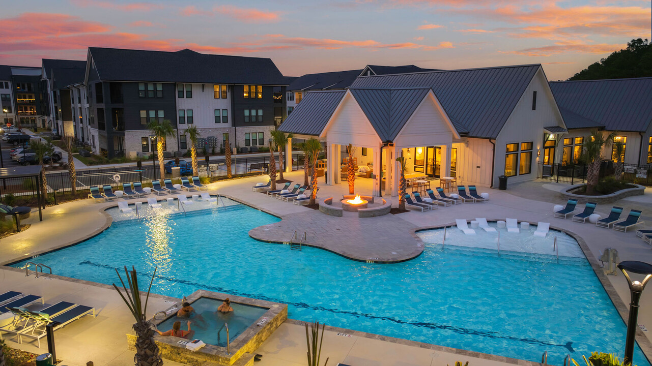 Selene at SayeBrook in Myrtle Beach, SC - Foto de edificio