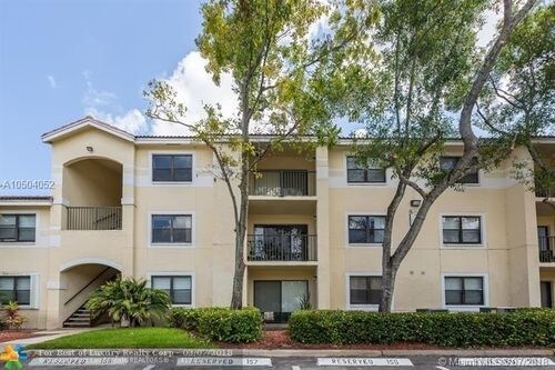 640 S Park Rd-Unit -4B in Hollywood, FL - Building Photo