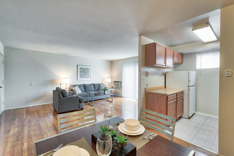 Park Plaza West Apartments in Baltimore, MD - Building Photo - Building Photo