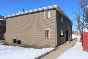 906 C Ave NW in Cedar Rapids, IA - Building Photo