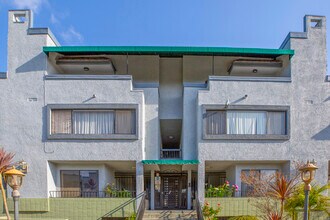 555 W Dryden St in Glendale, CA - Building Photo - Building Photo