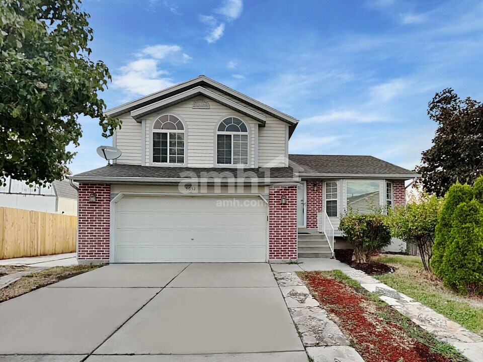 5052 W Wormwood Dr in West Valley City, UT - Building Photo