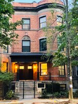 843 W Wellington Ave, Unit G in Chicago, IL - Building Photo