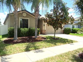 10811 Whitecap Dr in Riverview, FL - Building Photo