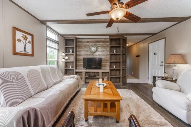 1225 Holbert Cemetery Rd in Sevierville, TN - Foto de edificio - Building Photo