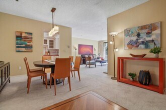 525 Almer Rd in Burlingame, CA - Building Photo - Building Photo