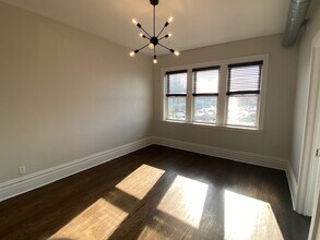1333 N Ashland Ave, Unit 3 in Chicago, IL - Building Photo - Building Photo