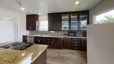 6126 Dorothy Dr in San Diego, CA - Building Photo - Building Photo