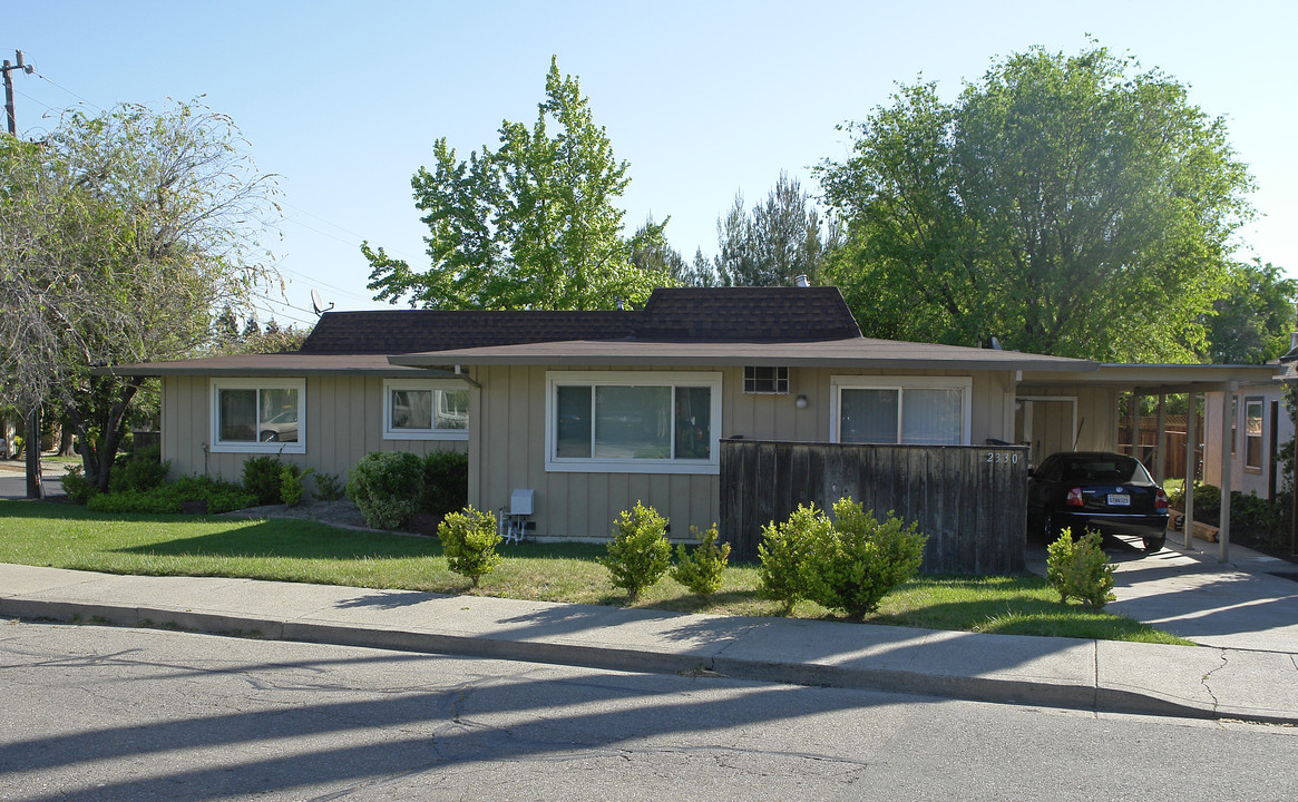 2330 San Juan Ave in Walnut Creek, CA - Foto de edificio